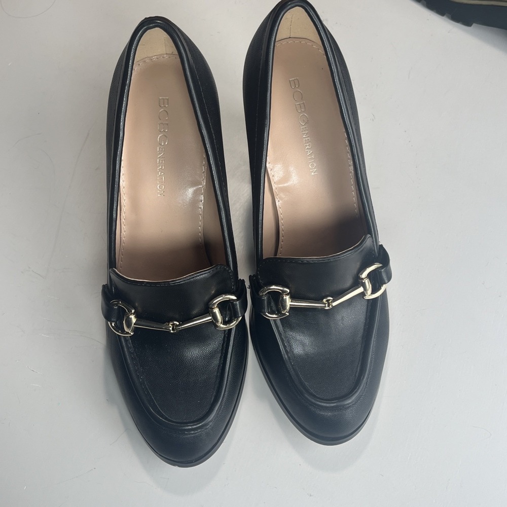 BCBGeneration Women's Black Leather Chucky Heel Loafer Size 7 Buckle Classic